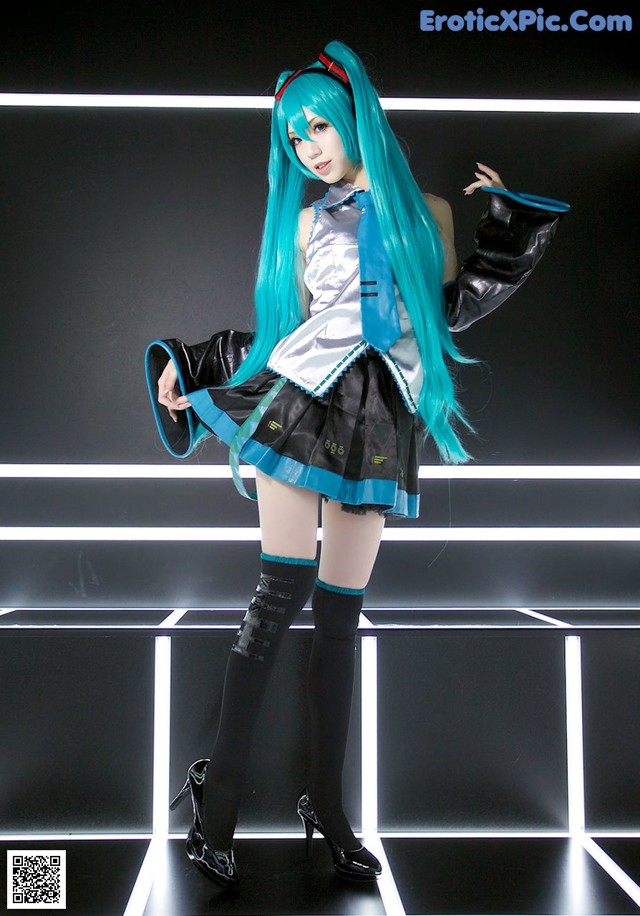 Cosplay Ivy - Treesome Photo Thumbnails